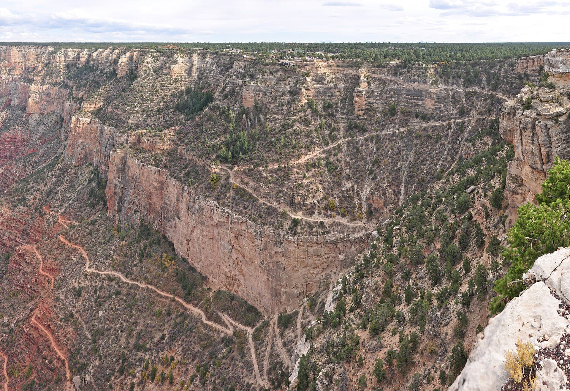 The top of the Bright Angel Trail on the Grand Canyon South Rim