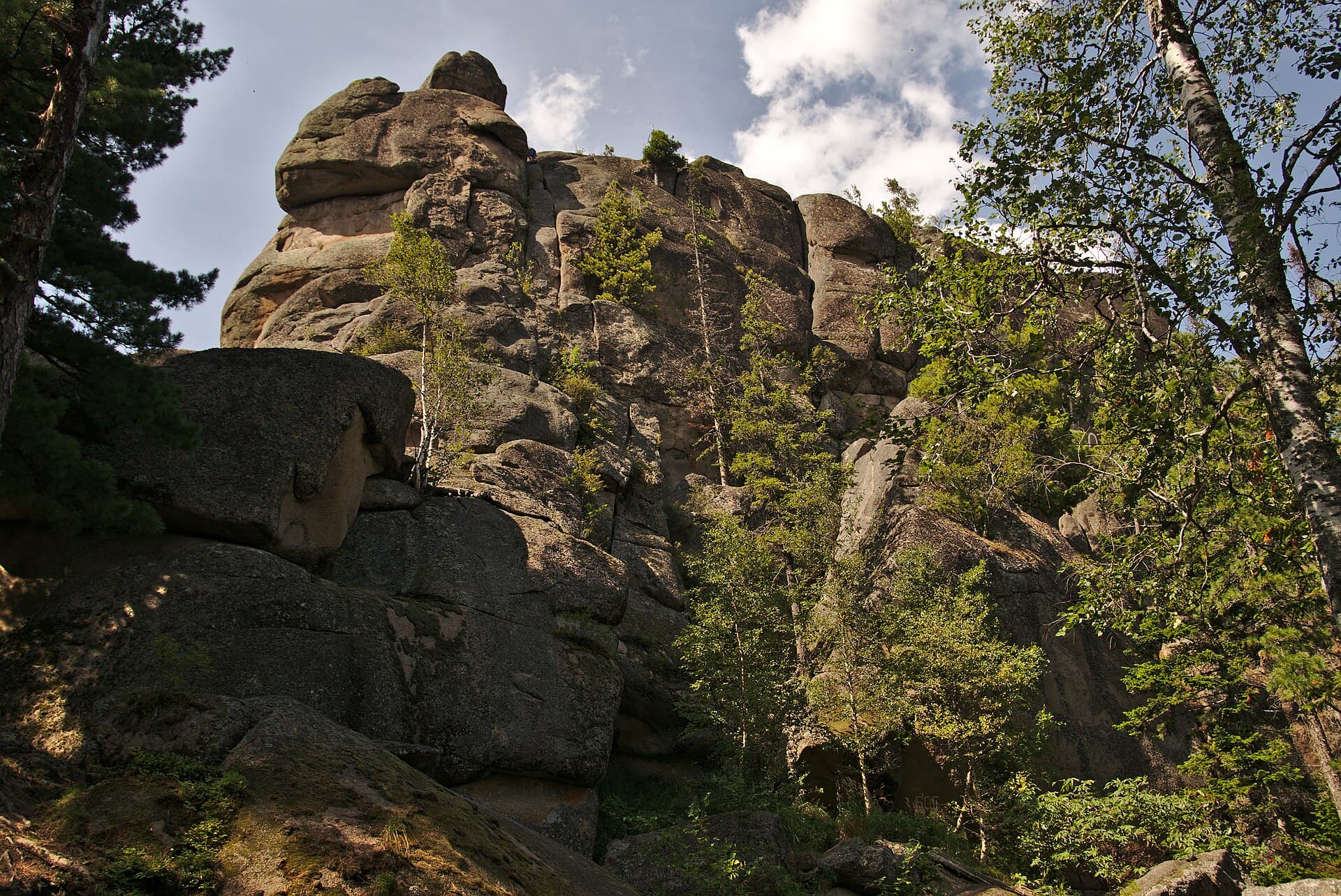 A syenite pillar above the taiga, Stolby