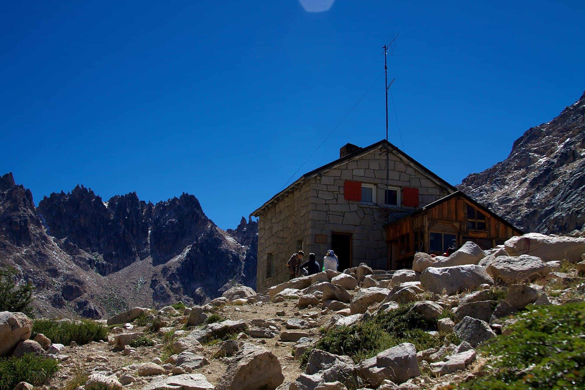 Refugio Frey below the Catedral spires